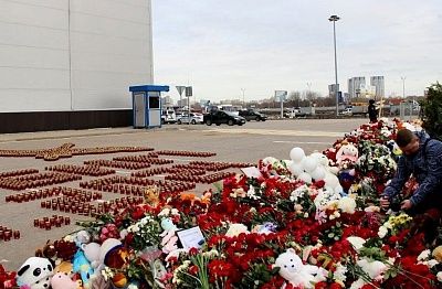 Почтение памяти: «Ветераны России» возложили цветы к мемориалу жертв теракта в «Крокус Сити Холл» - фото 8